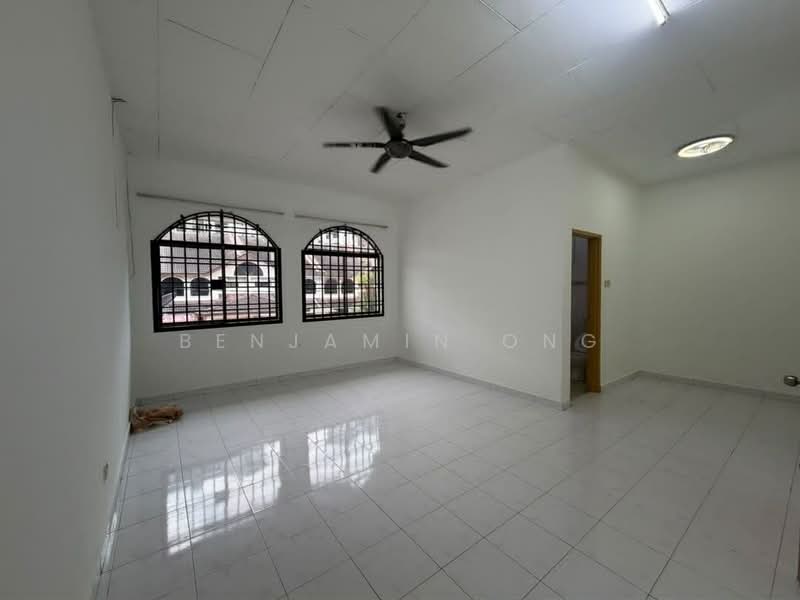 2-storey Terraced House for Rent in Taman Bukit Mewah (Tampoi) - Benjamin Ong - Living Room - PropertyGuru.com.my