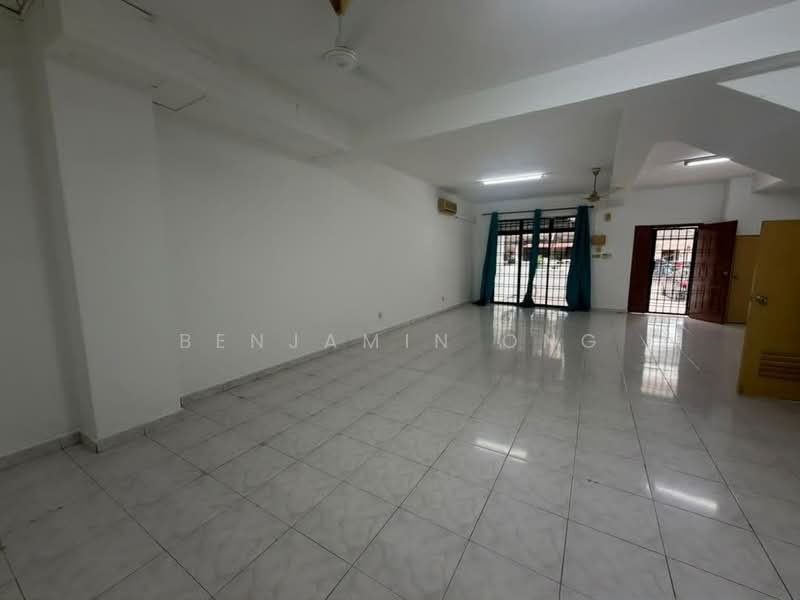 2-storey Terraced House for Rent in Taman Bukit Mewah (Tampoi) - Benjamin Ong - Living Room - PropertyGuru.com.my