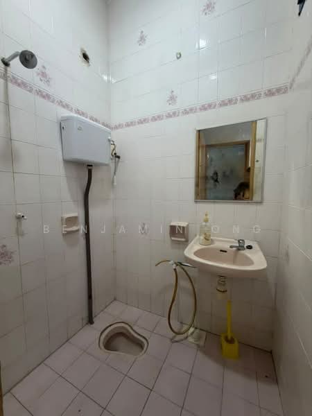 2-storey Terraced House for Rent in Taman Bukit Mewah (Tampoi) - Benjamin Ong - Bathroom - PropertyGuru.com.my