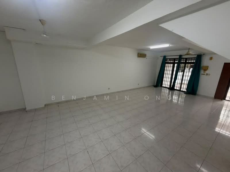2-storey Terraced House for Rent in Taman Bukit Mewah (Tampoi) - Benjamin Ong - Living Room - PropertyGuru.com.my