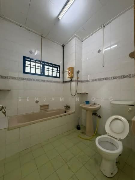 2-storey Terraced House for Rent in Taman Bukit Mewah (Tampoi) - Benjamin Ong - Bathroom - PropertyGuru.com.my