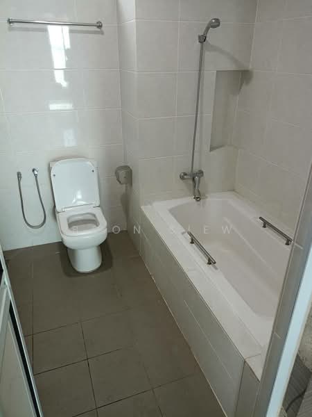 Kondominium untuk Dijual di 98 Nibong Residence - Boon Siew - Bathroom - PropertyGuru.com.my