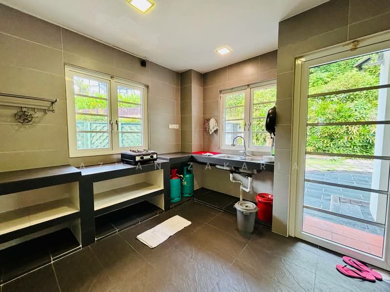 Rumah Banglo untuk Dijual di Seksyen 13 (Shah Alam) - AZMAN ZAKARIA - Kitchen - PropertyGuru.com.my