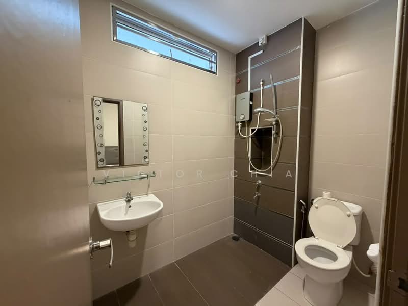 Rumah Berkembar untuk Dijual di Bandar Dato Onn (Tebrau) - Victor Chia - Bathroom - PropertyGuru.com.my