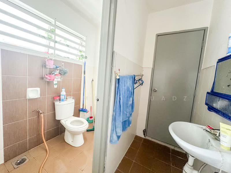 Pangsapuri untuk Dijual di Taman Desa Dengkil - Muhammad Muadz - Bathroom - PropertyGuru.com.my