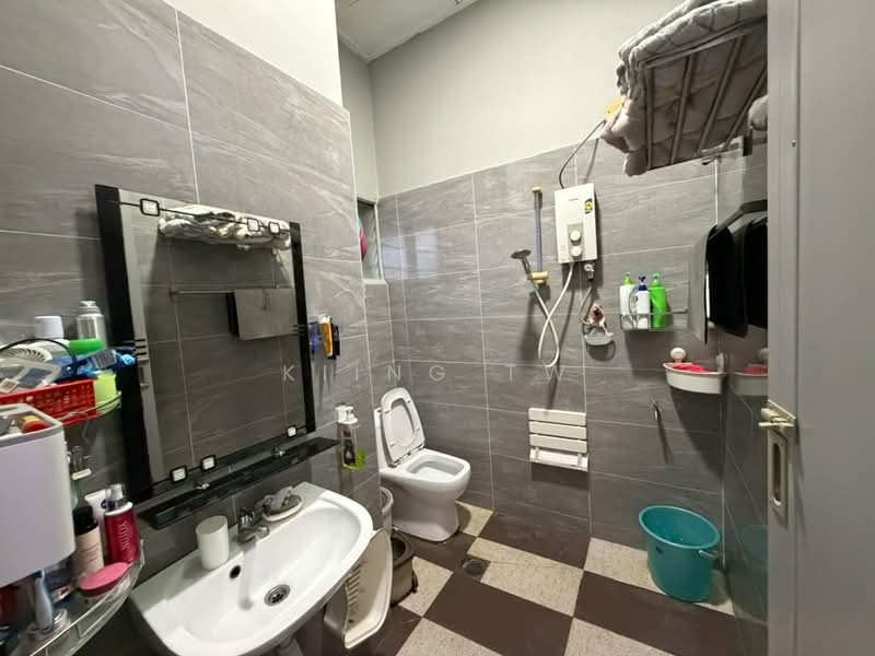 1-storey Terraced House for Sale in Kepong (Kuala Lumpur) - Kiing TW - Bathroom - PropertyGuru.com.my
