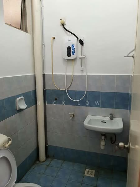 2-storey Terraced House for Rent in Taman Bestari Indah (Ulu Tiram) - Nick Low - Bathroom - PropertyGuru.com.my