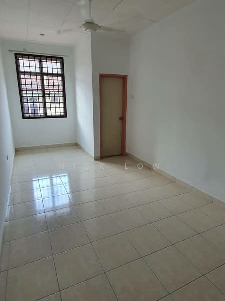 2-storey Terraced House for Rent in Taman Bestari Indah (Ulu Tiram) - Nick Low - Interior - PropertyGuru.com.my