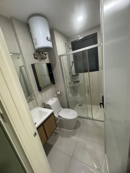 Condominium for Rent at Amberside @ Country Garden Danga Bay - Stella Narita - Bathroom - PropertyGuru.com.my
