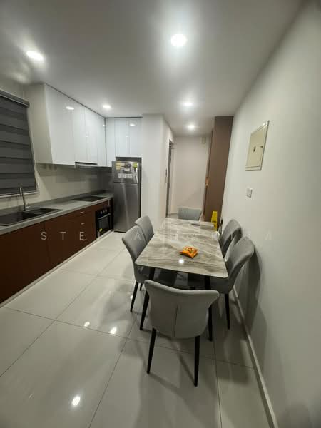 Condominium for Rent at Amberside @ Country Garden Danga Bay - Stella Narita - Kitchen - PropertyGuru.com.my