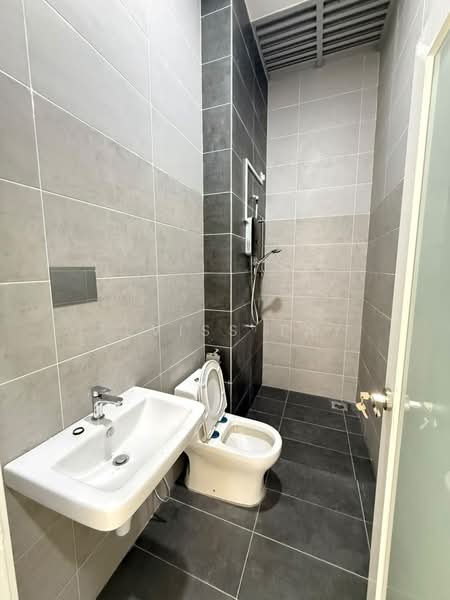Semi-Detached House for Sale in Taman Ungku Tun Aminah (Skudai) - Alviss Tay - Bathroom - PropertyGuru.com.my