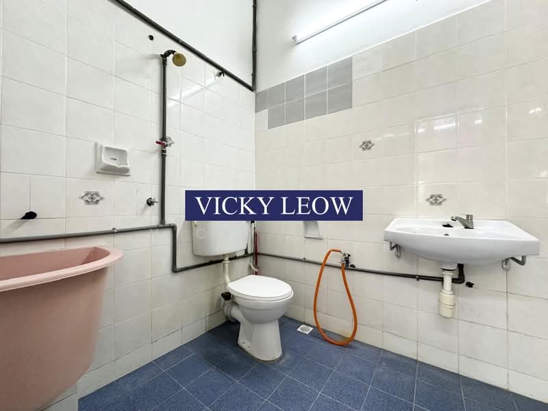 Rumah Teres 2 Tingkat untuk Disewa di Taman Oriental (Ayer Itam) - Vicky Leow - Bathroom - PropertyGuru.com.my