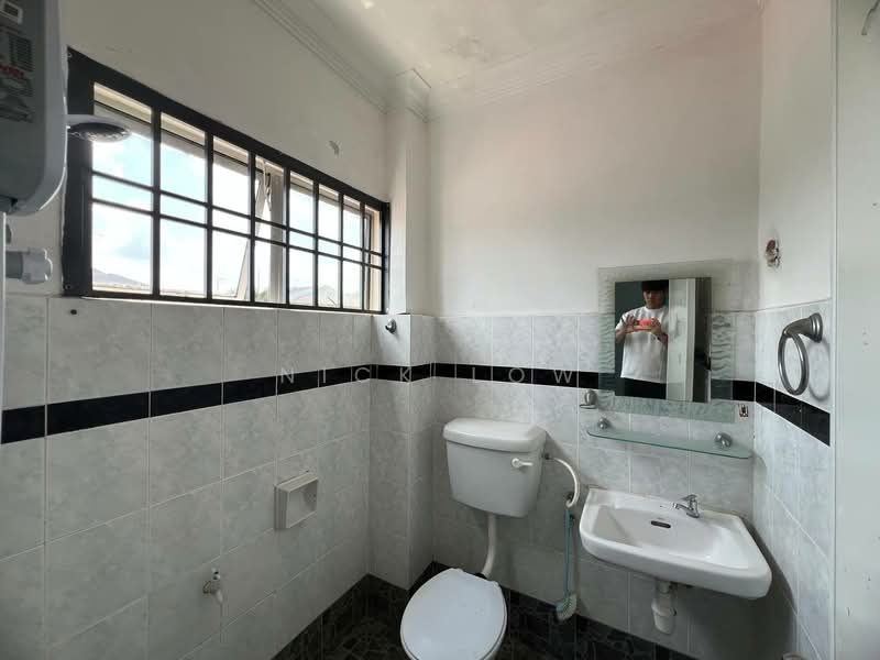2-storey Terraced House for Rent in Bukit Indah (Iskandar Puteri (Nusajaya)) - Nick Low - Bathroom - PropertyGuru.com.my