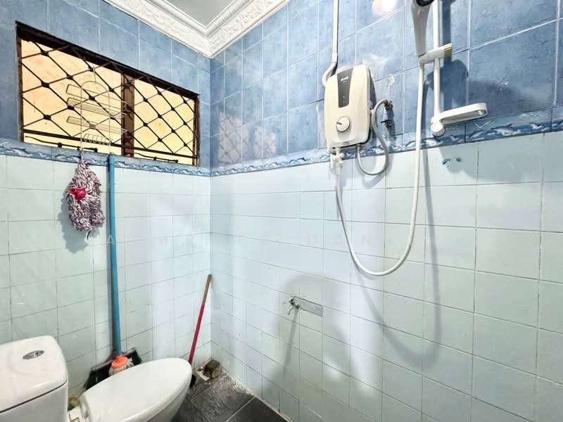 Rumah Teres 2 Tingkat untuk Dijual di Taman Segambut SPPK (Batu) - Ashraff Daniel - Bathroom - PropertyGuru.com.my