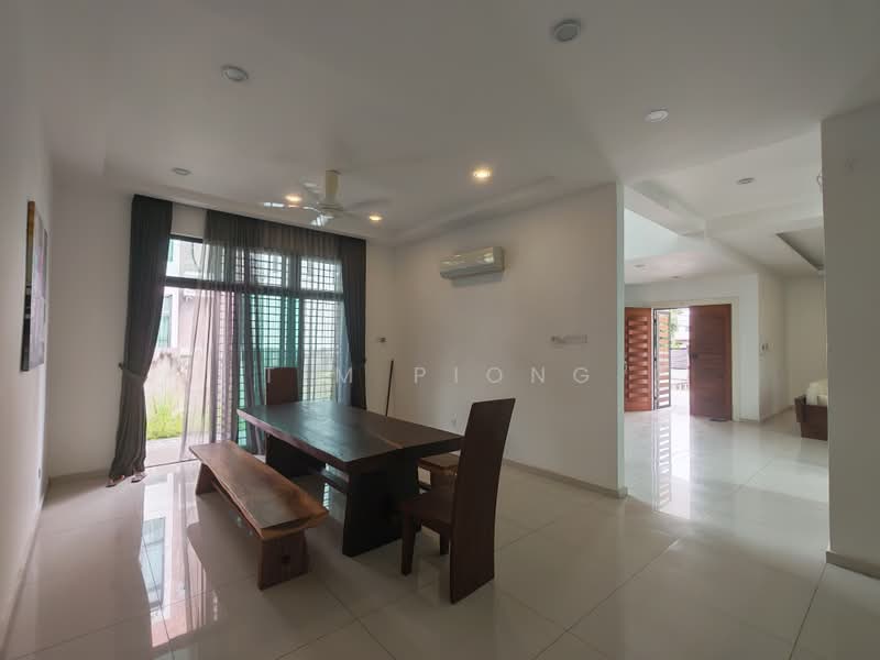 Rumah Banglo untuk Dijual di Taman Vista Kirana (Bukit Katil) - Tim Piong - Dining Room - PropertyGuru.com.my
