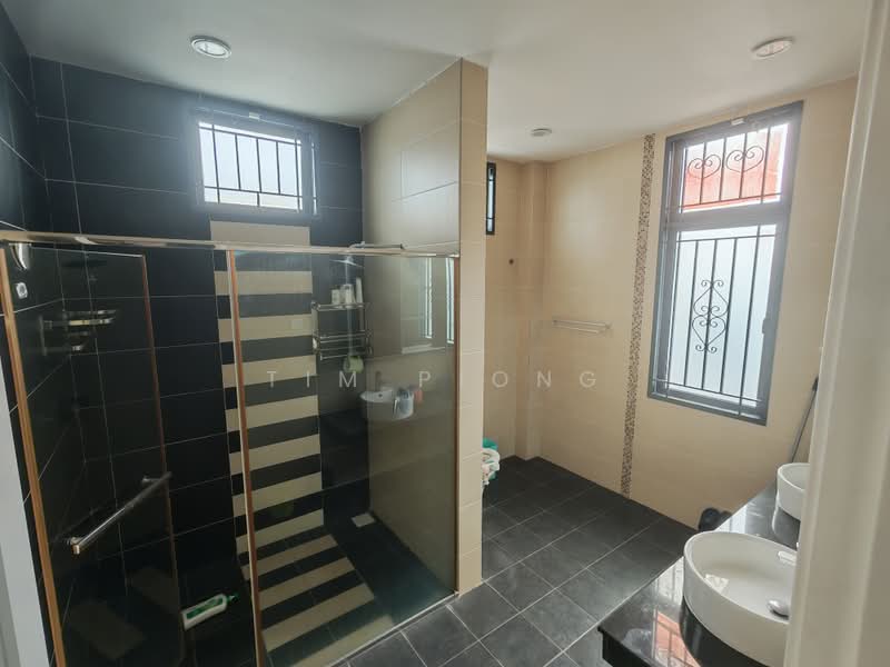 Rumah Banglo untuk Dijual di Taman Vista Kirana (Bukit Katil) - Tim Piong - Bathroom - PropertyGuru.com.my