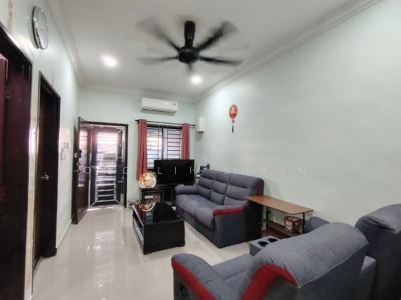 Rumah Teres 1 Tingkat untuk Dijual di Taman Universiti (Skudai) - Ong Lih Shyan - Living Room - PropertyGuru.com.my