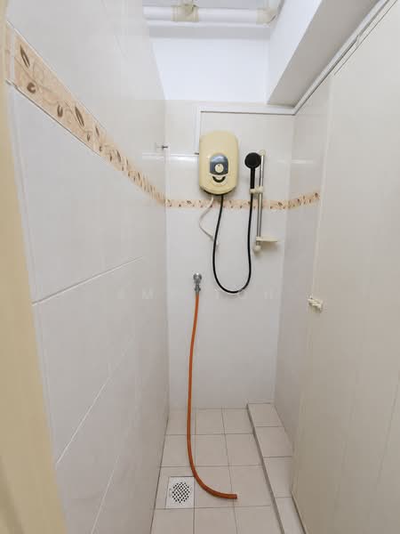 Rumah Flat untuk Disewa di Desa Airmas Flat - Amy Toh - Bathroom - PropertyGuru.com.my