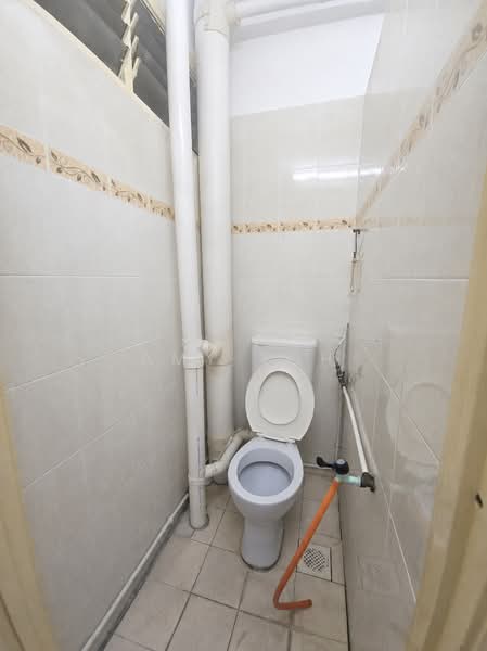 Rumah Flat untuk Disewa di Desa Airmas Flat - Amy Toh - Bathroom - PropertyGuru.com.my