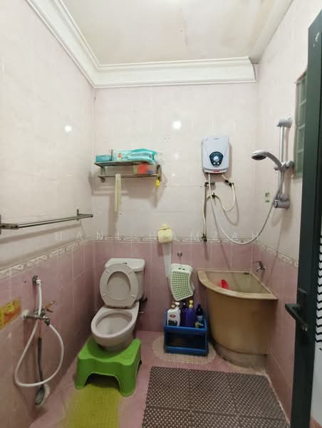 Rumah Teres untuk Dijual di Bukit Indah (Ampang) - Hani Hamzah - Bathroom - PropertyGuru.com.my