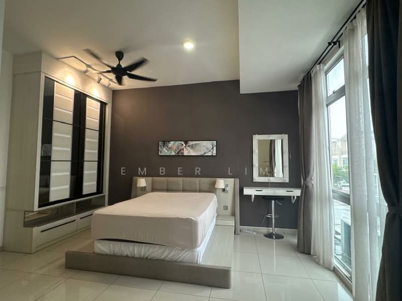 Rumah Teres 2 Tingkat untuk Dijual di Taman Mount Austin (Tebrau) - Ember Lim - Bedroom - PropertyGuru.com.my