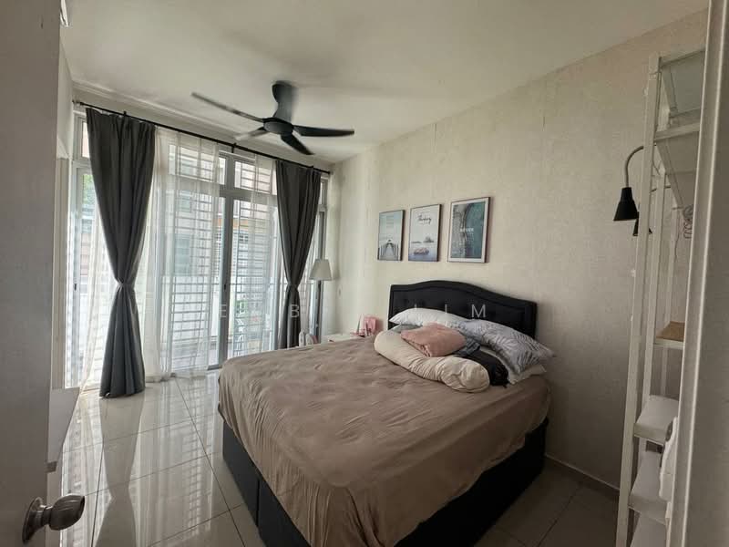 Rumah Teres 2 Tingkat untuk Dijual di Taman Mount Austin (Tebrau) - Ember Lim - Bedroom - PropertyGuru.com.my