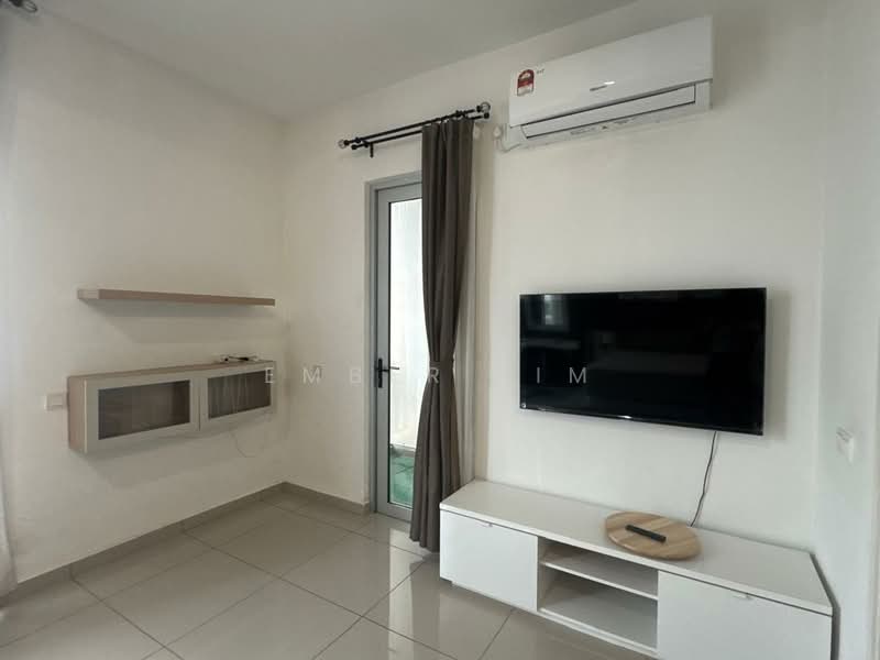 Rumah Teres 2 Tingkat untuk Dijual di Taman Mount Austin (Tebrau) - Ember Lim - Living Room - PropertyGuru.com.my