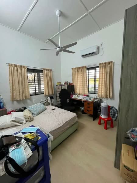 Rumah Banglo untuk Dijual di Taman Kebun Teh (Johor Bahru) - Ember Lim - Bedroom - PropertyGuru.com.my