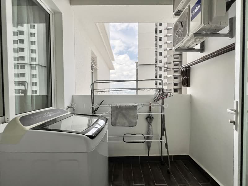 Servis Apartment untuk Disewa di TriTower Residence @ Johor Bahru Sentral - Ricky Woo - Balcony - PropertyGuru.com.my