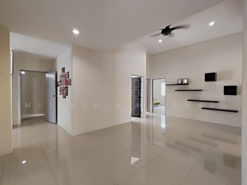 Rumah Banglo untuk Dijual di Lekir (Perak) - Muinuddin Muhamad - Living Room - PropertyGuru.com.my