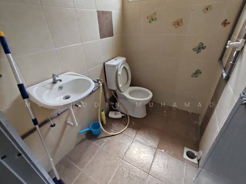 Rumah Banglo untuk Dijual di Lekir (Perak) - Muinuddin Muhamad - Bathroom - PropertyGuru.com.my