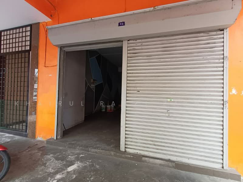 Shop for Rent in Kajang (Selangor) - Khairul Radzi Zainal - Entrance - PropertyGuru.com.my