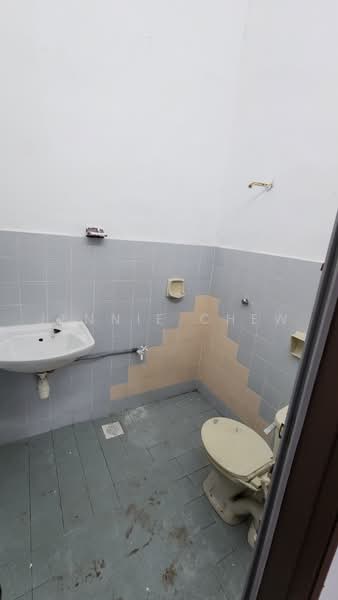 Rumah Teres 1 Tingkat untuk Dijual di Taman Desa Cemerlang (Ulu Tiram) - Jennie Chew - Bathroom - PropertyGuru.com.my