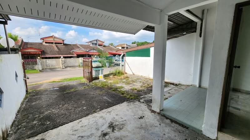 Rumah Teres 1 Tingkat untuk Dijual di Taman Desa Cemerlang (Ulu Tiram) - Jennie Chew - Exterior - PropertyGuru.com.my