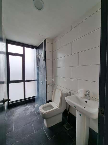 Kondominium untuk Disewa di Selayang 18 - Ethan Swe - Bathroom - PropertyGuru.com.my