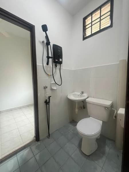 Rumah Teres 2 Tingkat untuk Disewa di Taman Mutiara Rini (Skudai) - YC Fung - Bathroom - PropertyGuru.com.my