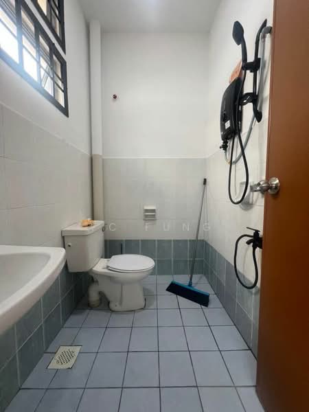 Rumah Teres 2 Tingkat untuk Disewa di Taman Mutiara Rini (Skudai) - YC Fung - Bathroom - PropertyGuru.com.my