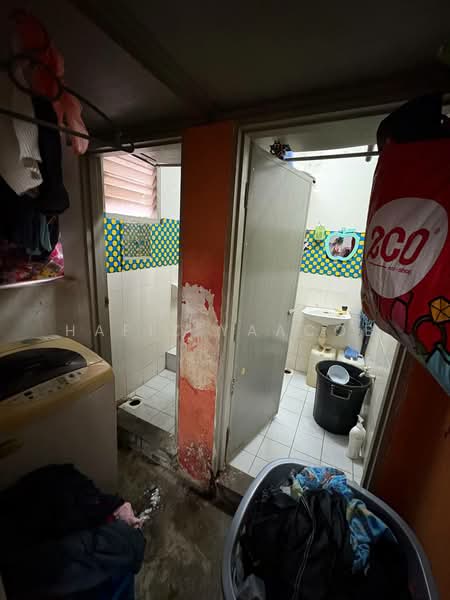 Flat for Sale at Pangsapuri Intan - Hafiz Yaacob - Bathroom - PropertyGuru.com.my
