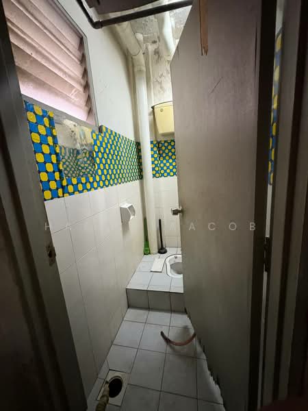 Flat for Sale at Pangsapuri Intan - Hafiz Yaacob - Bathroom - PropertyGuru.com.my