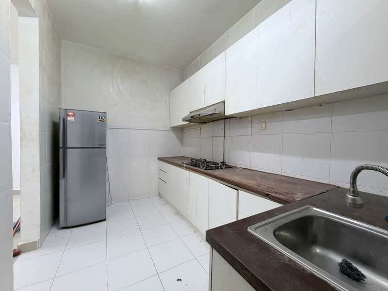 Apartment for Rent at The Pines Residence - YC Fung - Kitchen - PropertyGuru.com.my