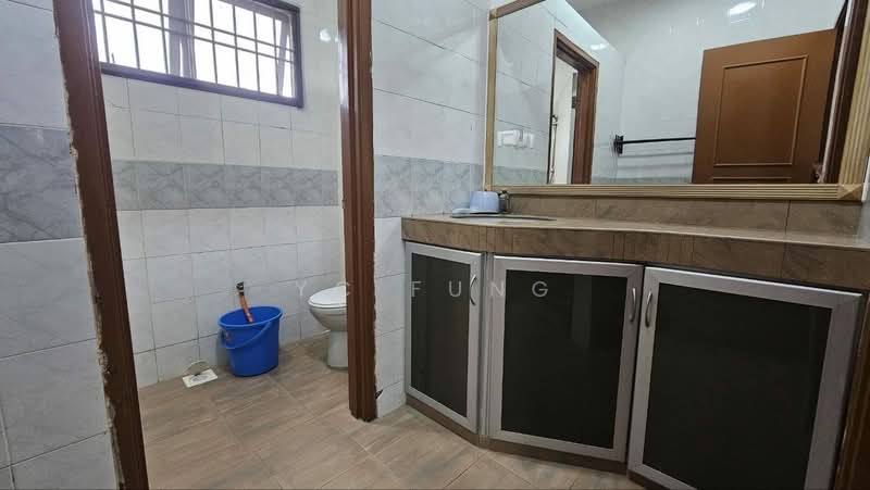 2-storey Terraced House for Rent in Taman Pelangi Indah (Ulu Tiram) - YC Fung - Bathroom - PropertyGuru.com.my