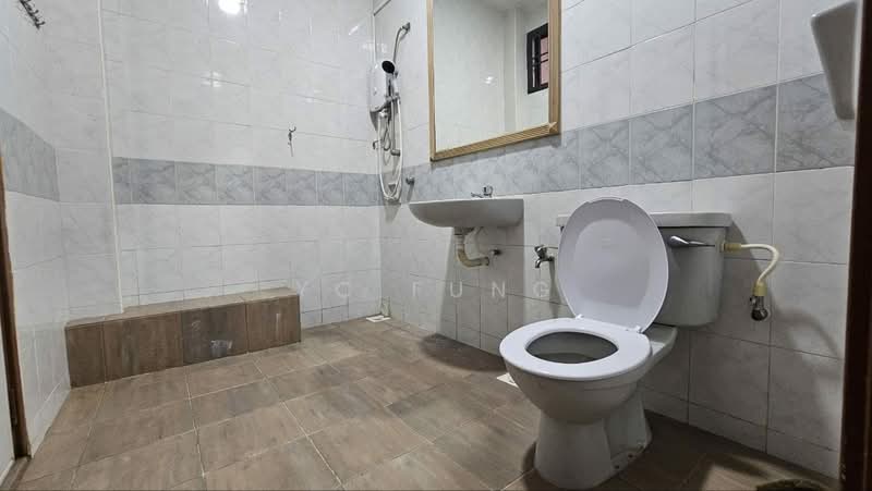 2-storey Terraced House for Rent in Taman Pelangi Indah (Ulu Tiram) - YC Fung - Bathroom - PropertyGuru.com.my