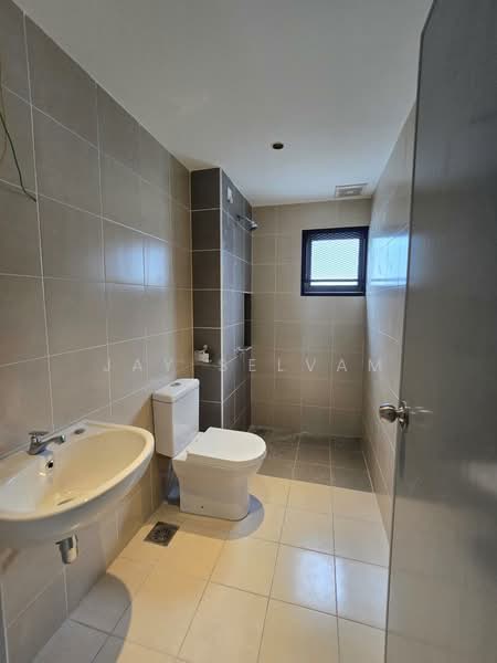 Rumah Teres 2 Tingkat untuk Disewa di Rawang (Selangor) - Jay Selvam - Bathroom - PropertyGuru.com.my
