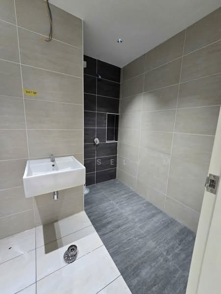 Rumah Teres 2 Tingkat untuk Disewa di Rawang (Selangor) - Jay Selvam - Bathroom - PropertyGuru.com.my
