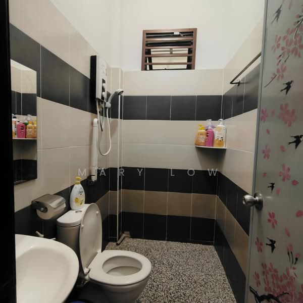 Cluster House for Sale in Taman Saujana Indah (Bukit Katil) - Mary Low - Bathroom - PropertyGuru.com.my