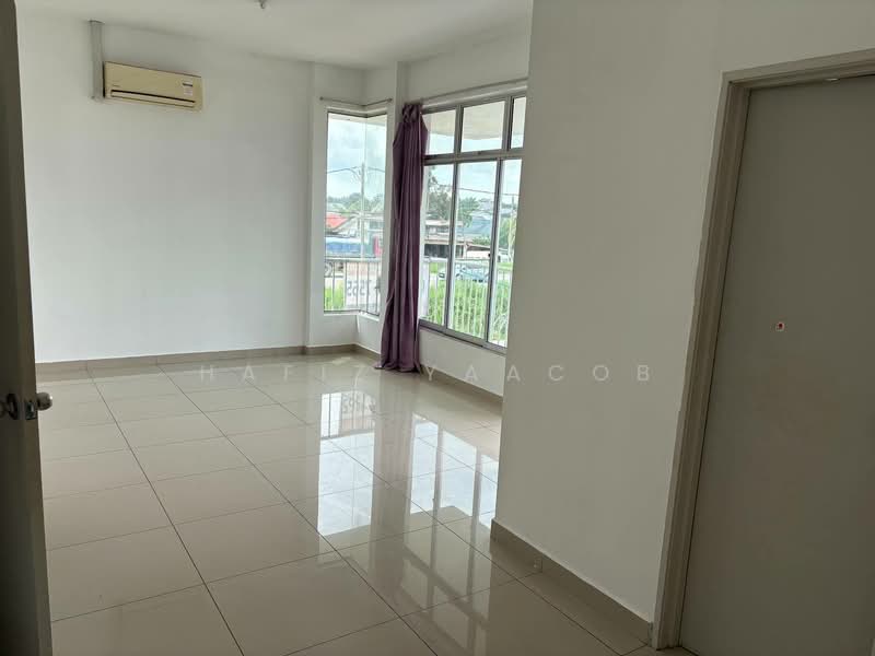 2-storey Terraced House for Sale in Banting (Selangor) - Hafiz Yaacob - Living Room - PropertyGuru.com.my