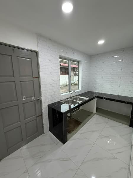 Rumah Teres 1 Tingkat untuk Dijual di Kulai (Johor) - Daniel Yong - Kitchen - PropertyGuru.com.my