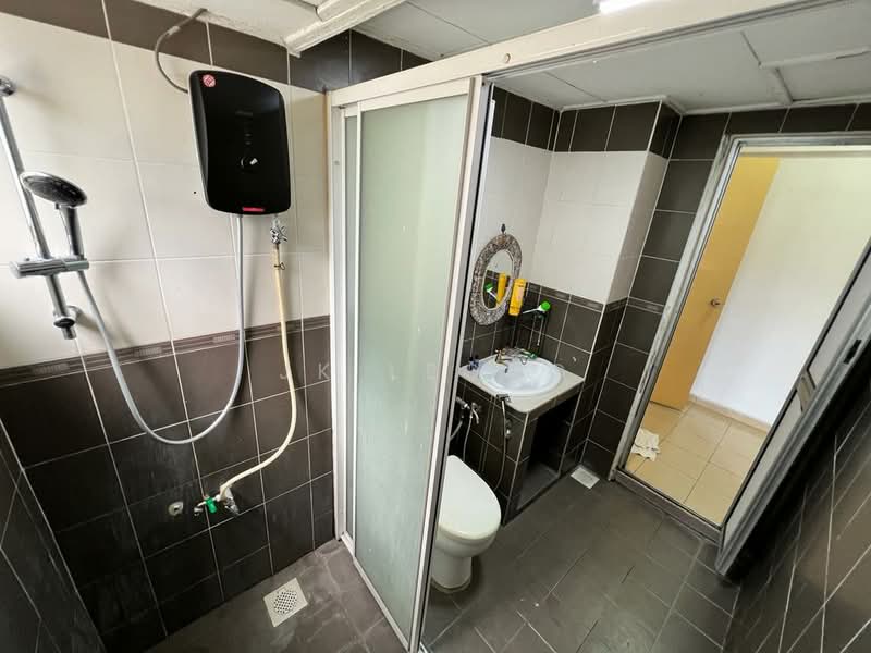 Kondominium untuk Dijual di Shang Villa - JK Leong - Bathroom - PropertyGuru.com.my