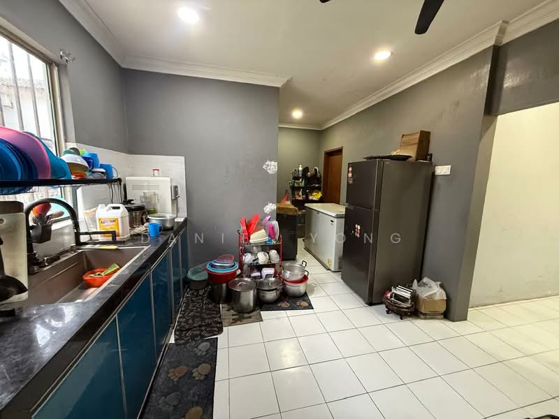 Rumah Teres 2 Tingkat untuk Dijual di Taman Sri Putri (Kulai) - Daniel Yong - Kitchen - PropertyGuru.com.my