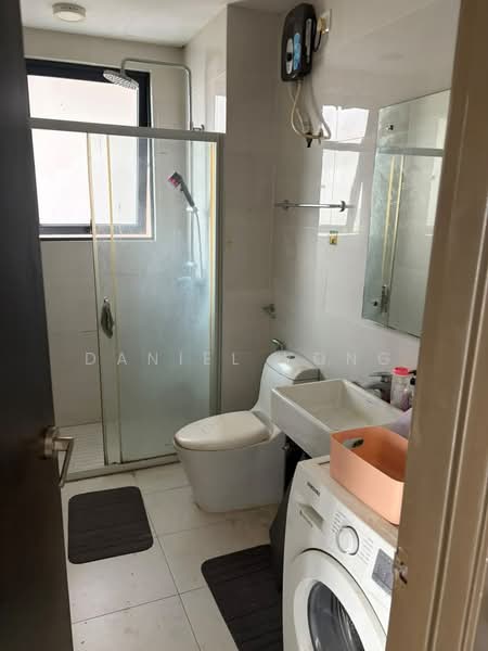 Kondominium untuk Dijual di Bay Point @ Country Garden Danga Bay - Daniel Yong - Bathroom - PropertyGuru.com.my